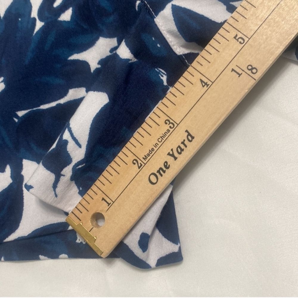 Margaret M Slimming Navy Blue & White Floral Shorts Women Size XS - Picture 10 of 10
